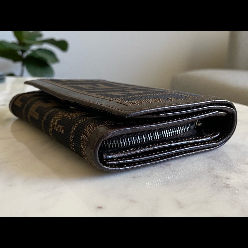 AUTHENTIC BIFOLD FENDI ZUCCA WALLET UNISEX - Picture 2 of 9